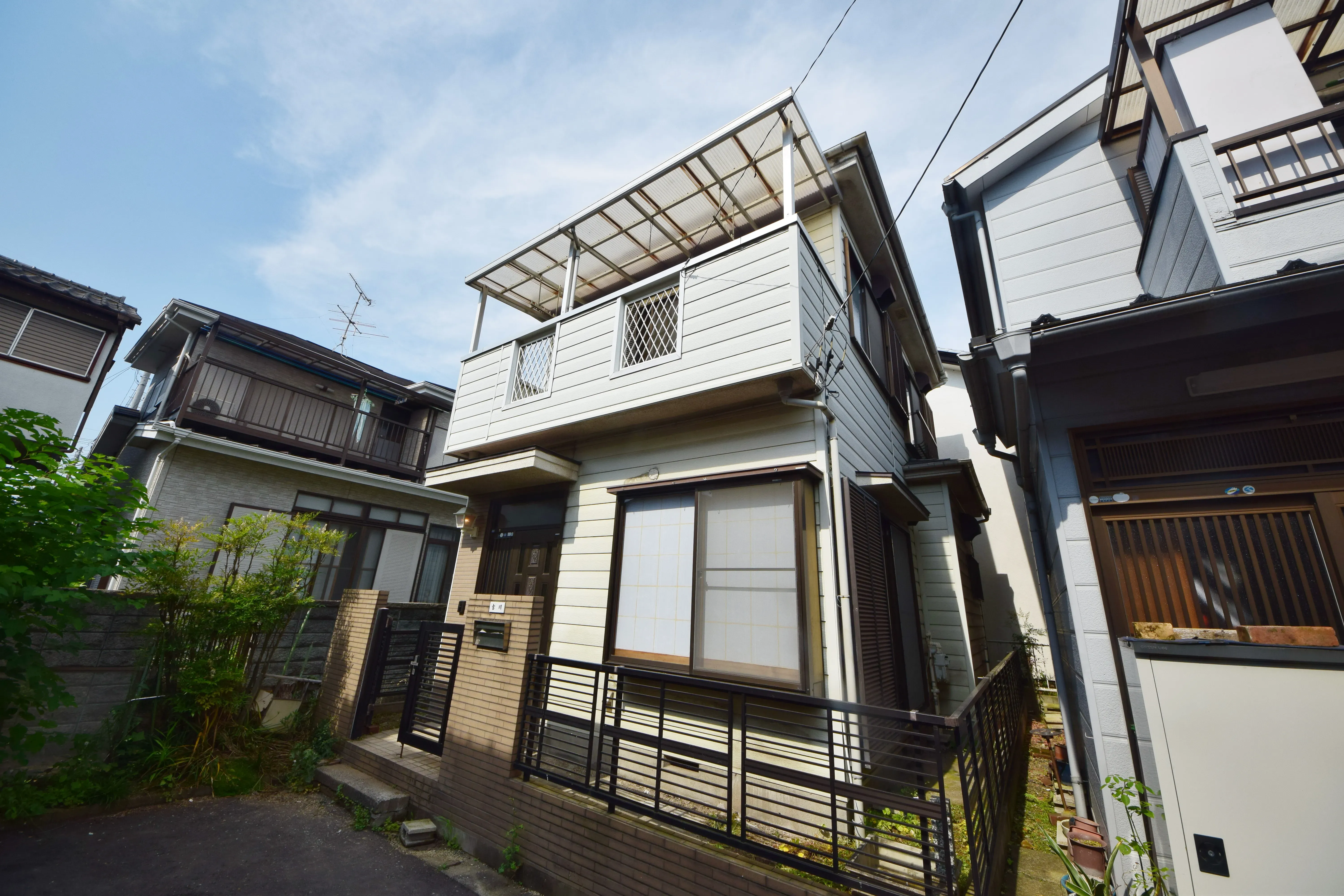 「再建築不可の空き家、二束三文と言われたら」──築40年ボロ戸建てを貸せる家に変えた買取事例