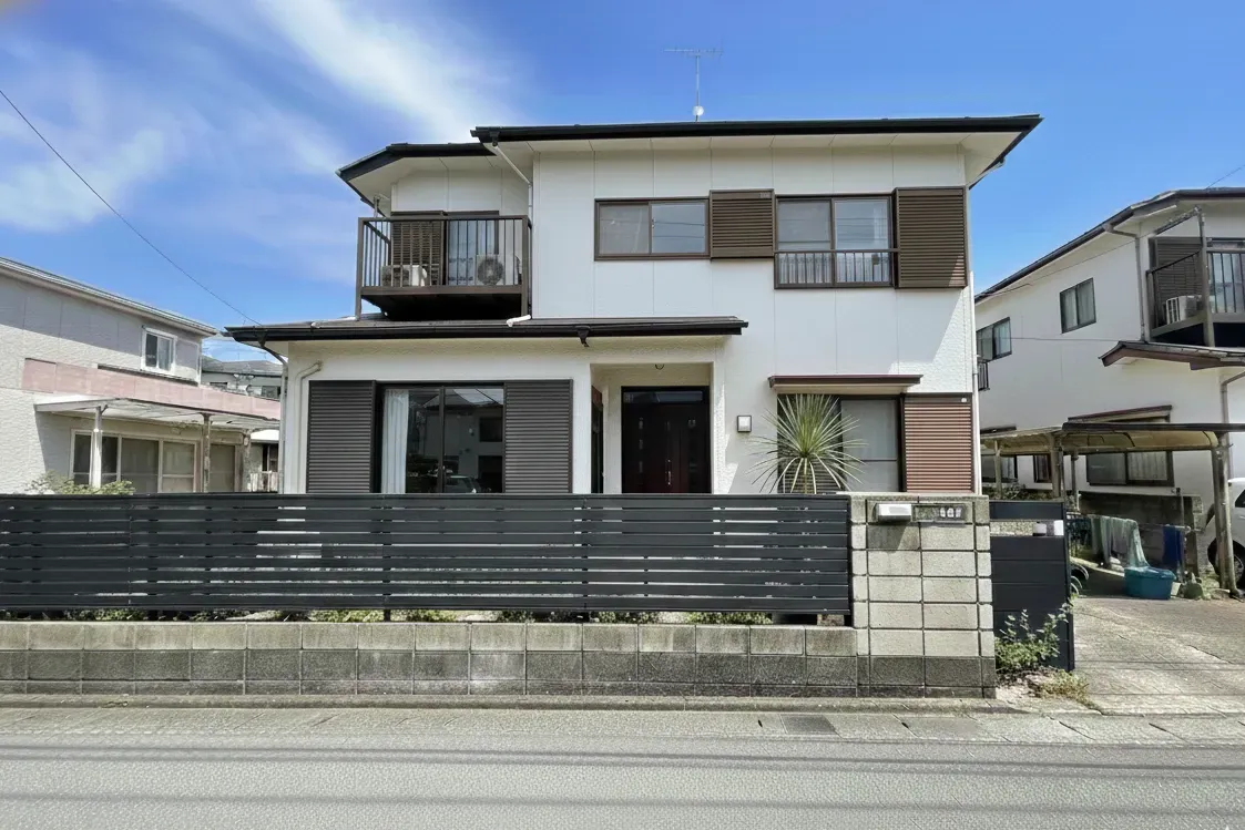 「住宅ローンが払えない、でも住み続けたい」──任意売却からリースバックへの買取事例