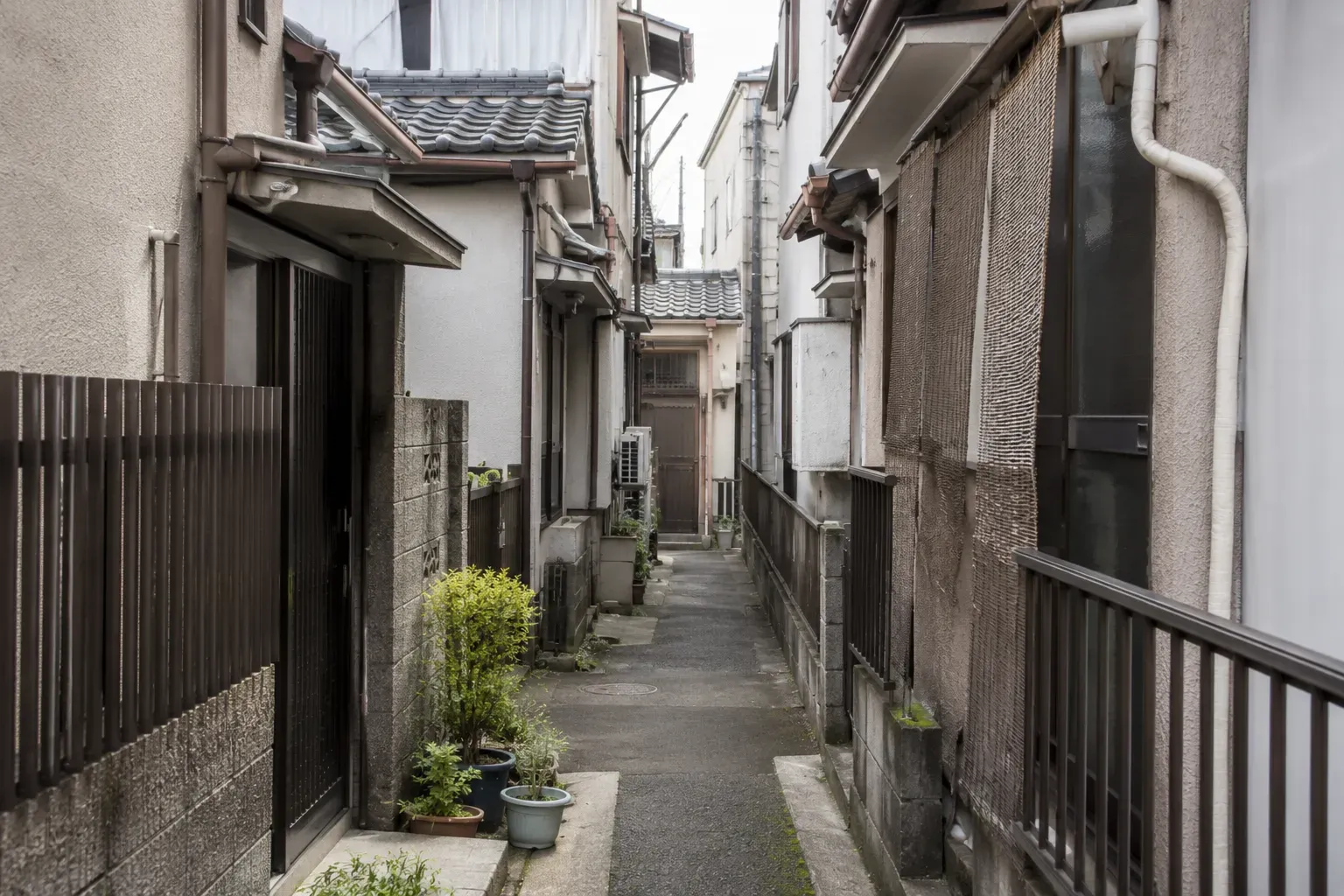 「下町長屋エリアの共有排水管」が発覚した古家の買取事例